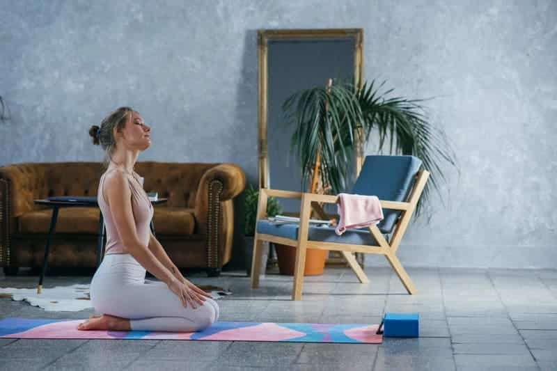 Photo by KoolShooters: https://www.pexels.com/photo/a-woman-in-brown-tank-top-doing-a-meditation-6246389/