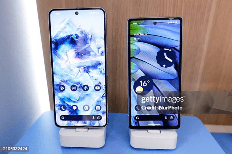 Google Pixel 8 Pro and Pixel 7a smartphones.