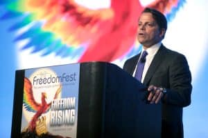 Anthony Scaramucci says Melania hates Trump.