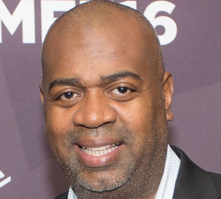 Newark Mayor Ras Baraka arrested by federal agebts outside of migrant detention center.